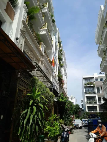 BÁN NHÀ  ( 6,8M X 12 M X 1TẦNG) GIÁ : NHỈNH 8 TỶ TL ,TẠI CƯ XÁ RA DA ,PHƯỜNG PHÚ LÂM