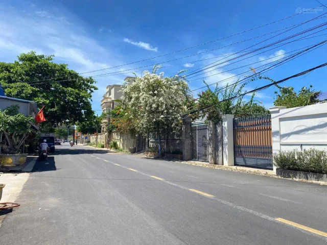 MẶT TIỀN ĐƯỜNG NGUYỄN TẤT THÀNH- CÁCH BIỂN PHƯỚC HẢI CHỈ 500M (nay là xã Phước Hải - TP. HCM)
