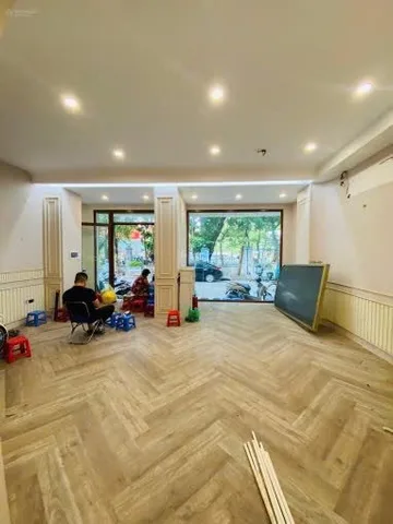 Nhà mặt phố Đặng tiến Đông Đống Đa 
SDt 76mx7 tầng mặt tiền 6,5 m mỗi tầng 1 phòng 1 vs -48tr/1tháng
