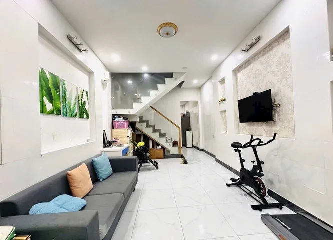 Nhà 2 tầng 4tỷ950 phường Linh Tây . Hẻm ô tô đường số 5 . Sổ riêng . Không quy hoạch