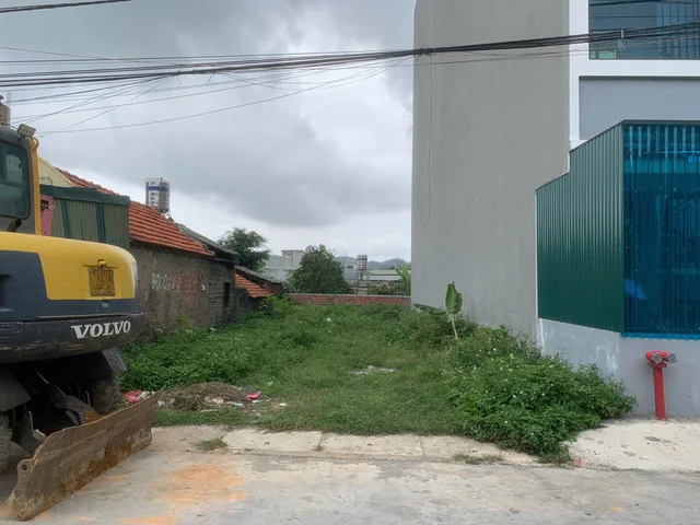 🏡 CHÍNH CHỦ GỬI BÁN LÔ ĐẤT KHU CHẠP KHÊ – VÀNG DANH 🏡

📍 Vị trí đẹp, khu Chạp Khê, phường Vàng Danh ( Đại Học Hạ Long)
📐 Diện tích: 163,8m² 
✅ Trong đó có 120m² đất ở đô thị – FULL xây dựng
📏 Mặt tiền rộng 7m cực đẹp, đất vuông vắn dễ thiết kế nhà ở