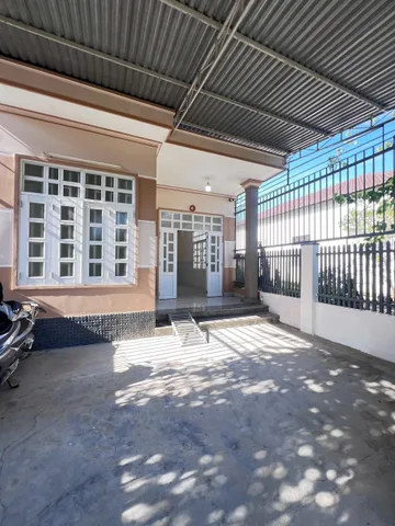 🏡 NHÀ ĐẸP DIÊN AN – PHÚ ÂN NAM 3, GIÁ CHỈ 2 TỶ 950 TRIỆU

📍 Vị trí cực đẹp, cách đường 23/10 chỉ 150m – kết nối nhanh vào trung tâm.

✨ Diện tích rộng 190m², ngang 6,7m, full thổ cư.
✨ Nhà gồm 2 phòng ngủ – 1 WC.
✨ Có sân đậu ô tô rộng rãi.
✨ Đường