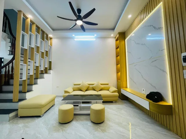 💥Nhỉnh 6 tỷ có ngay nhà 40m2, mặt tiền 10m - ô tô đỗ cửa ở Giải Phóng - Hoàng Mai💥