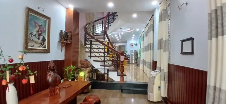 🔥 Bán nhà góc 2 mặt tiền hẻm Nguyễn Thiện Thuật – trung tâm Nha Trang, giá 11 tỷ

📐 DT: 75,8m² (3,7m x 20m), DTSD 191,7m², sổ hoàn công
🏠 Nhà 4 tầng gồm 5 PN, 4 WC, phòng khách, bếp
🧭 Hướng Đông Bắc
📍 Hẻm thông, khu phố Tây – phường Tân Lập cũ, cách 