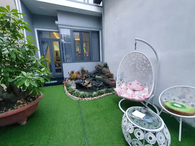Bán nhà cấp 4 mặt tiền đường Thuỷ Xưởng, Tây Nha Trang – Giá 9 tỷ

📐 DT: 112m² (ngang hơn 4m x dài 28.5m)
🧭 Hướng Đông Nam mát mẻ
🏠 Nhà gồm: 1 PN, 1 WC, phòng khách, bếp, sân trước & sân sau, vào ở ngay

📍 Mặt tiền đường 16m, cách 23/10 chỉ 400m
✨ 