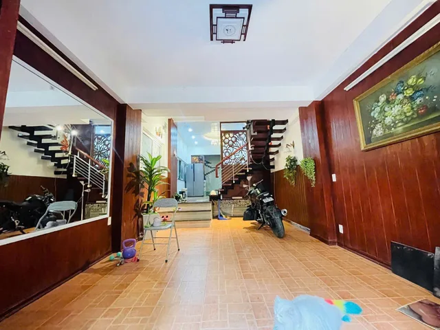 Đẹp nhất Tây Hồ - Nhà 5 tầng Lạc Long Quân chưa tới 19 tỷ
