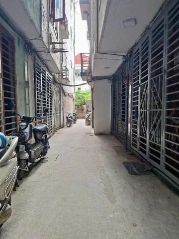Bán nhà giáp nhị 5 tầng long lanh dân xây VF3 thông hoàng mai