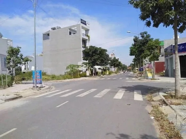 BÁN ĐẤT NẰM NGAY MẶT TIỀN ĐƯỜNG LỚN KẾT NỐI VỀ SÂN BAY 5KM, SỔ SẴN , FULL  THỔ CƯ, GIÁ CHỈ 12TR/M2