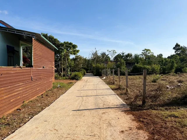 Bán đất 300m² có sẵn 90m² thổ cư ngang 10m giá 850 triệu tại Xã Cuôr Đăng