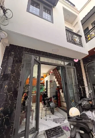 Bán nhà 2 tần đẹp 17M² (4×5) Chiến Lược, ngay Bình Trị Đông, TL10, Tên Lửa, chỉ hơn 2 tỷ