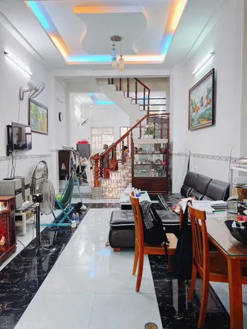Nhà 4x17 3 tầng 6pn Shr tiện ở & kinh doanh buôn bân Giá 5 tỷ 5