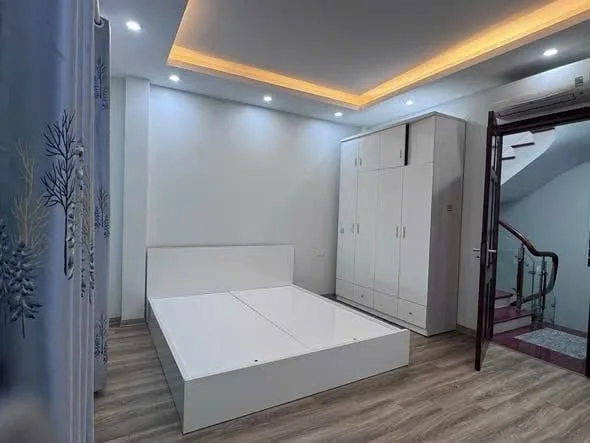 Cho thuê nhà ngõ 6xx Lạc Long Quân, Tây Hồ 40M x 5T NHÀ ĐẸP, 10M RA OTO giá 15 triệu