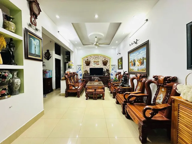 🏡 BÁN NHÀ PHÂN LÔ VIP ĐƯỜNG 800A – CẦU GIẤY  
📐 65m² • 4 Tầng • MT 6.6m • Giá 23.3 TỶ  

🚘 Ô TÔ QUA NHÀ – NGÕ THÔNG – KHU PHÂN LÔ QUÂN ĐỘI VIP NHẤT CẦU GIẤY