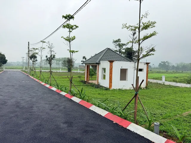 CHỈ TỪ 9TR/M2 - SỞ HỮU ĐẤT SÁT VÁCH KCN NHUẬN TRẠCH ( PHÚ SƠN)  -LƯƠNG SƠN, HOÀ BÌNH! 🏭
Pháp lý: Sổ đỏ trao tay, công chứng trong ngày! 📜
📐 Diện tích: Từ 75- 150m2
- Hạ tầng đồng bộ, đường asphalt , đèn điện, cây xanh đã được hoàn thiện.
🏭 Sát vách KC