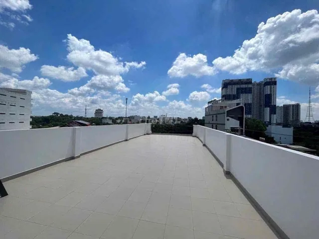 Mặt tiền Cách Mạng Tháng 8. 6x30m. 3 tầng , xây mới