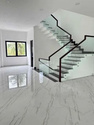 Mặt tiền Cách Mạng Tháng 8. 6x30m. 3 tầng , xây mới