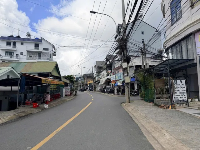 Nền liền kề mặt tiền đường lớn Nguyễn Trung Trực , khu dân cư đông đúc tiện kinh doanh buôn bán