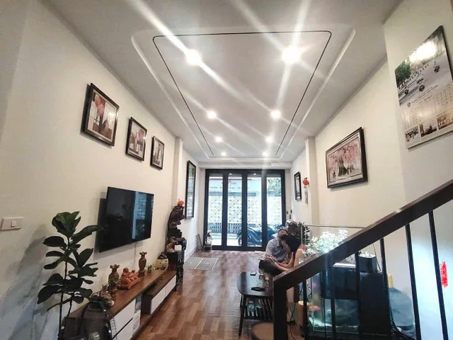 Bán nhà Thượng Thanh, Việt Hưng, 35m²  6 Tầng, Thang máy, Ô tô đỗ cửa, Kinh doanh đỉnh