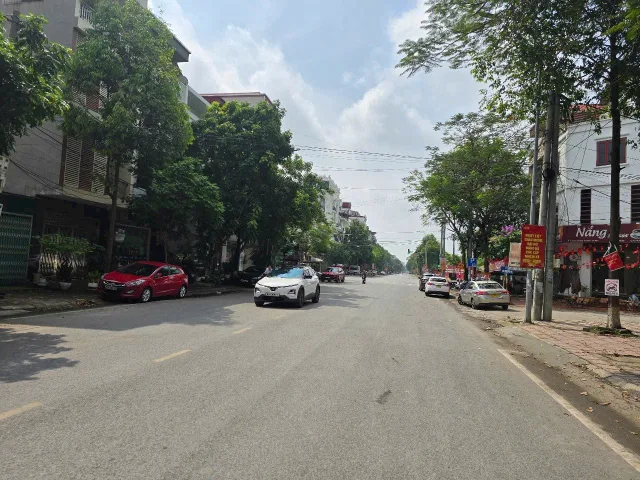 Bán lô áp góc khe thoáng bò sơn 2 dt 81m2 + mt 4.5m hướng tb giá 11.2 tỷ