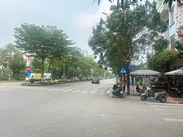 Bán đất đường lạc long quân yna dt 75m2 + mt 5m hướng tây nam giá 15.5 tỷ