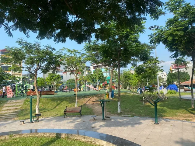 Bán đất nhìn ckeck vườn hoa lãm làng dt 72m2 + mt 4.5m + hướng đb giá 5 tỷ