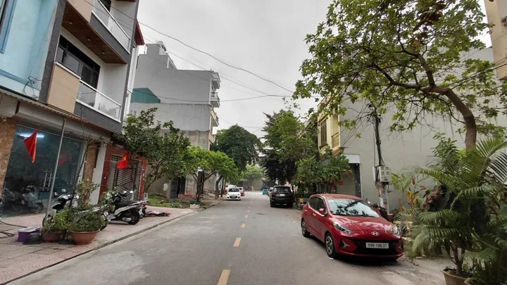 Bán đất đồng quán làn 2 bình than dt 81m2 + mt 4.5m + hướng tây nam giá 7.6 tỷ