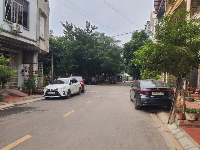 Bán đất nhìn vườn hoa hòa đình dt 78m2 + mt 4.6m + hướng tây giá 9 tỷ