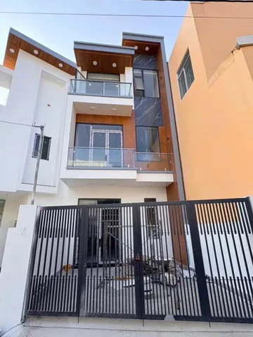 BÁN NHÀ 2 LẦU GẦN ĐẠI HỌC BÌNH DƯƠNG