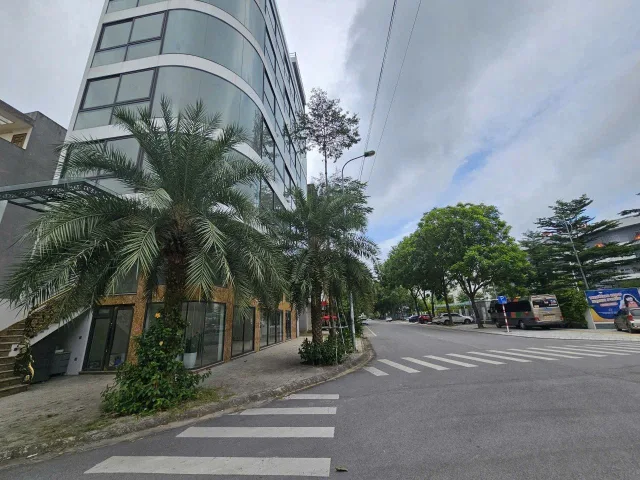 Bán nhà 4.5 tầng góc đường âu cơ & minh khai dt 166m2 + mt 20m giá 26 tỷ