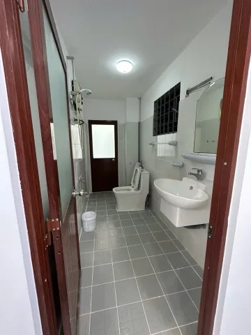 Nhà bán nguyễn kiệm gần siêu thị sân bay