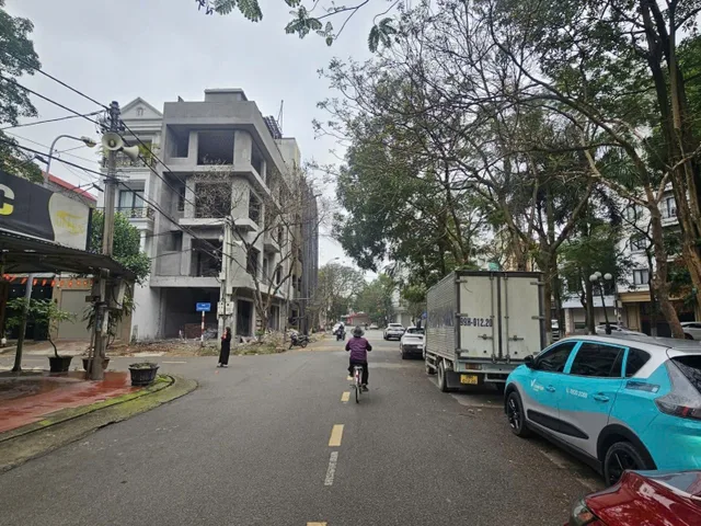 Bán lô góc nhìn vườn hoa phố tô ngọc vân& văn cao dc xây 7 tầng dt 283m2 + mt 14m giá 37 tỷ