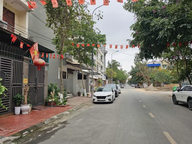 Bán nhà 4 tầng + hầm đường thanh niên kđt đại dương dt 124m2 + mt 6.2m + hướng ĐB giá 21.5 tỷ