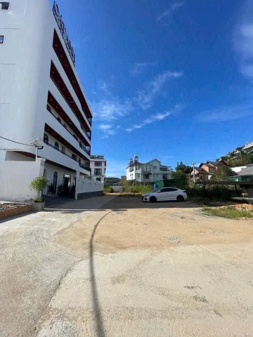 Nền góc 2 mặt tiền An Bình bằng phẳng đẹp cách hồ Xuân Hương 1.5km , tập trung nhiều villa khách sạn