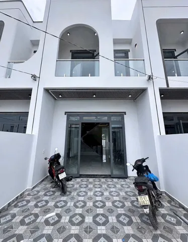 BÁN NHÀ NGAY VÒNG XOAY CỔNG 11 -SỔ RIÊNG THỔ CƯ HOÀN CÔNG- CHỈ CẦN 700TR NHẬN NHÀ
