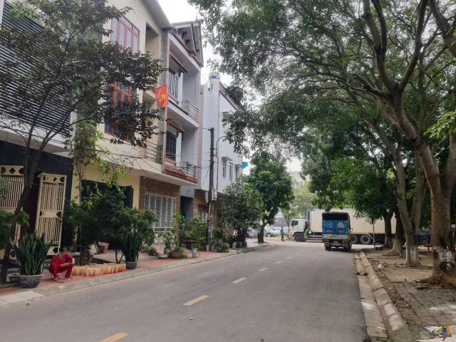 Bán đất khu hoà đình võ cường nhìn vườn hoa. Làn 2 đường nguyễn cao. Diện tích 78m mặt tiền 4.6m hướng tây. Phường võ cường tỉnh bắc ninh