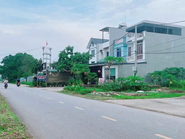 🔥🔥Chủ cần tiền bán nhanh đất phân lô nhà nước full thổ cư
📍 Diện tích 99m² – mặt tiền 5m
📍 Đường 13.5m – ô tô tránh thoải mái
📌 Vị trí:
– Đối diện khu rau sạch Vin
– 1p chợ Quang Hà, C3 Quang Hà
– 3p trường Gia Khánh
– 8p KCN Thăng Long 3, Bá Thiện