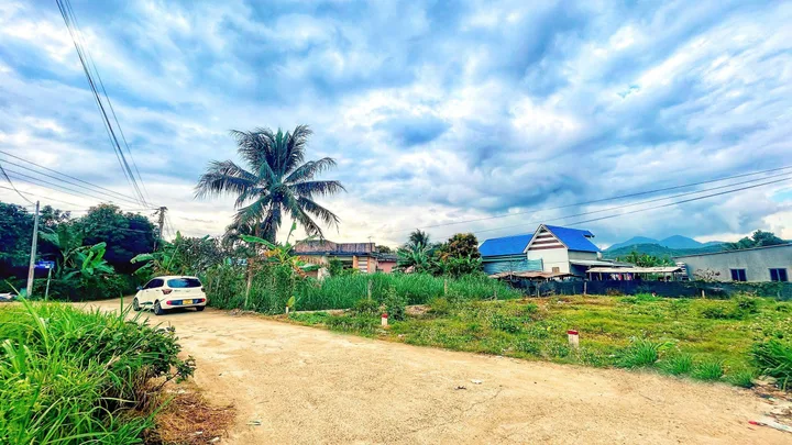 ✅Đất full thổ cư đường lớn Diên Phước Diên Khánh cần bán
- 110m2 full thổ ngang 5m
- Đường chính liên thôn rộng 7m 2ôtô né nhau, ngay khu dân cư đông đúc
- Cách đường tỉnh lộ chỉ 800
- Lô đất vuông vắn, hướng nam mát mẻ
👉Giá chỉ 900tr (Bao sang sổ)