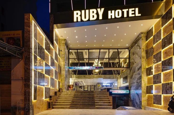 BÁN KHÁCH SẠN 4 SAO RUBY – 2 MẶT TIỀN TRẦN PHÚ – NHA TRANG  - 200 TỶ