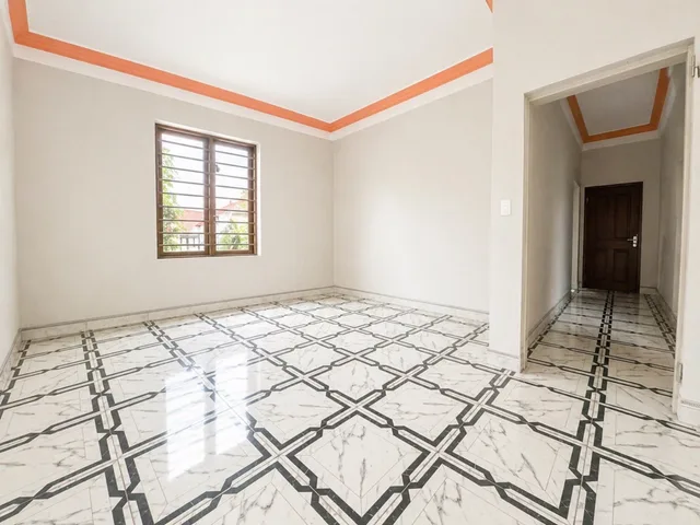 BÁN NHÀ VĂN MÔN - YÊN PHONG - 3 TẦNG - LÔ GÓC- VỈA HÈ OTO TRÁNH KINH DOANH- VIEW SÂN BÓNG