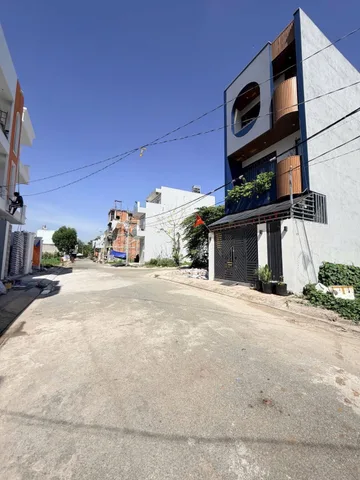 🚗 BÁN NHÀ 3 TẦNG - 52.4M2(4.6*12), HOÀN CÔNG, KHÔNG QH -  NHÀ HẺM XE HƠI - GẦN CHỢ, UBND. P LONG PHƯỚC, THỦ ĐỨC.(TA)