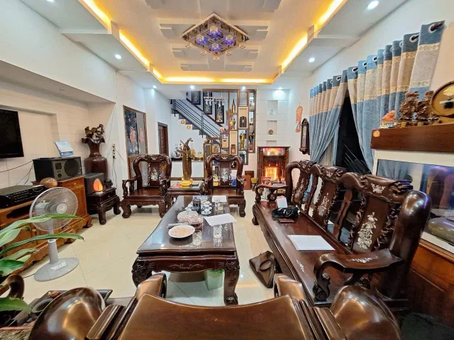 BÁN NHÀ ĐƯỜNG NGUYỀN VĂN LỊCH, LINH TÂY - 136m2 - GIÁ 11.5 TỶ