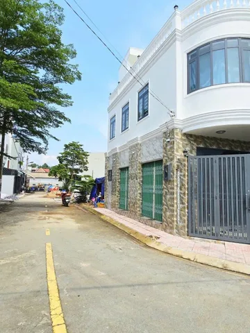 🚗 BÁN NHÀ 3 TẦNG - 54M2(5.2*10.4) - HOÀN CÔNG - ĐƯỜNG 10M, VỈA HÈ - CĂN GÓC HAI MẶT TIỀN ĐƯỜNG XE HƠI - GẦN CHỢ LONG PHƯỚC, THỦ ĐỨC.(A)