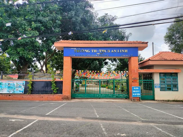 Bán đất thổ cư MT đường huyện 32m, tiện kinh doanh mua bán, dân đông
