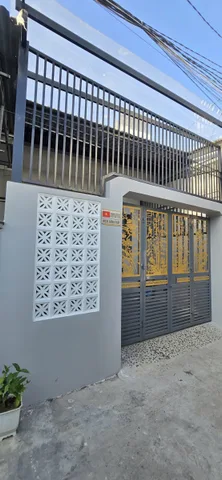 🏡Nhà trung tâm Bắc Nha Trang – gần Điện Biên Phủ – đối diện bến xe phía Bắc
-Diện tích: 83,8 m² (đất ở đô thị – sở hữu lâu dài)
-Hướng: Nam (mát mẻ)
-Thiết kế: 1 trệt 1 lửng, 4 phòng ngủ, 2 WC, 1 phòng thờ, 1 phòng khách rộng rãi, thoáng mát
-Đường rộ