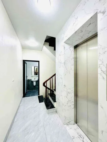 Nhà Hoàng Mai – Thang Máy – Ô Tô Gần Nhà
* Hạ Chào 300TR 
*  Diện tích 35m² – 6 Tầng – 8,4 Tỷ
* Nhà Mới Đẹp – Gần Phố – Thang Máy
* Sổ đỏ chính chủ sẵn sàng giao dịch