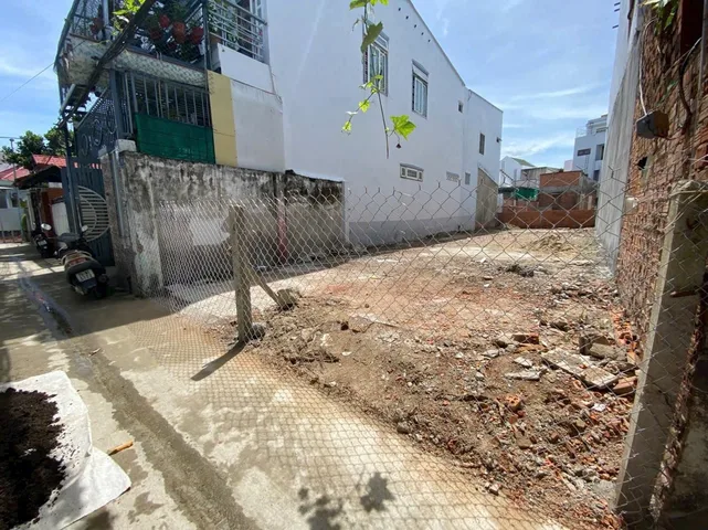 🔥Bán đất tặng GPXD nhà 3 tầng, hẻm Lương Định Của - Ngọc Hiệp  👉giá chỉ: 2 tỷ 490 triệu
📍Vị trí : đường hiện trạng 3m, cách đường Lương Định Của chỉ 60 m, chợ Ngọc Hiệp 200m, cạnh SIÊU THỊ GO
