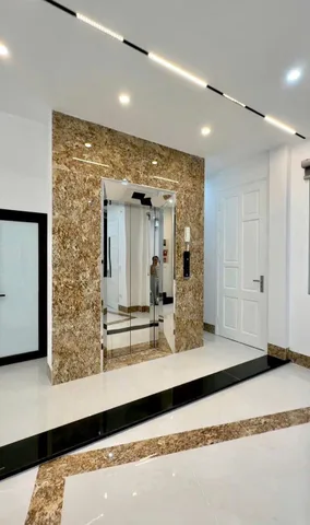 Cho thuê nhà nguyên căn ngõ 81 Trung Kính, Cầu Giấy 
- Ngõ 3 gác
- Diện tích 40m2 x 6 tầng, nhà mới keng - THANG MÁY