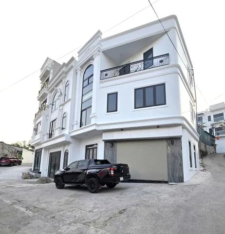 BÁN NHÀ LÔ GÓC 3 TẦNG NGÕ 28 CAO XANH,HẠ LONG