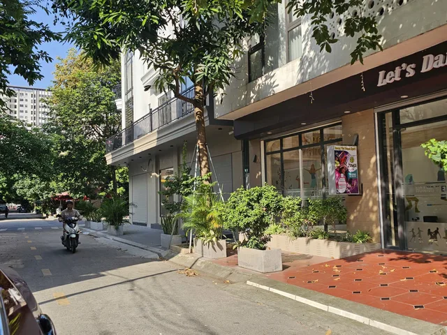 Bán đất y na kinh bắc lô góc. Mặt đường nguyễn đức cảnh & nguyễn nhân kính. Diện tích 72.3m mặt tiền 4m hướng tây bắc & đông bắc. Phường kinh bắc tỉnh bắc ninh
