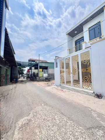 CÒN 1 CĂN LẦU 2 MẶT TIỀN KINH DOANH BUÔN BÁN CUỐI ĐƯỜNG ĐỒNG KHỞI , CHỈ 800TR NHẬN NHÀ Ở NGAY